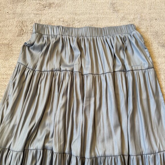 T Tahari Airflow Tiered Maxi Skirt NWT - Picture 3 of 8